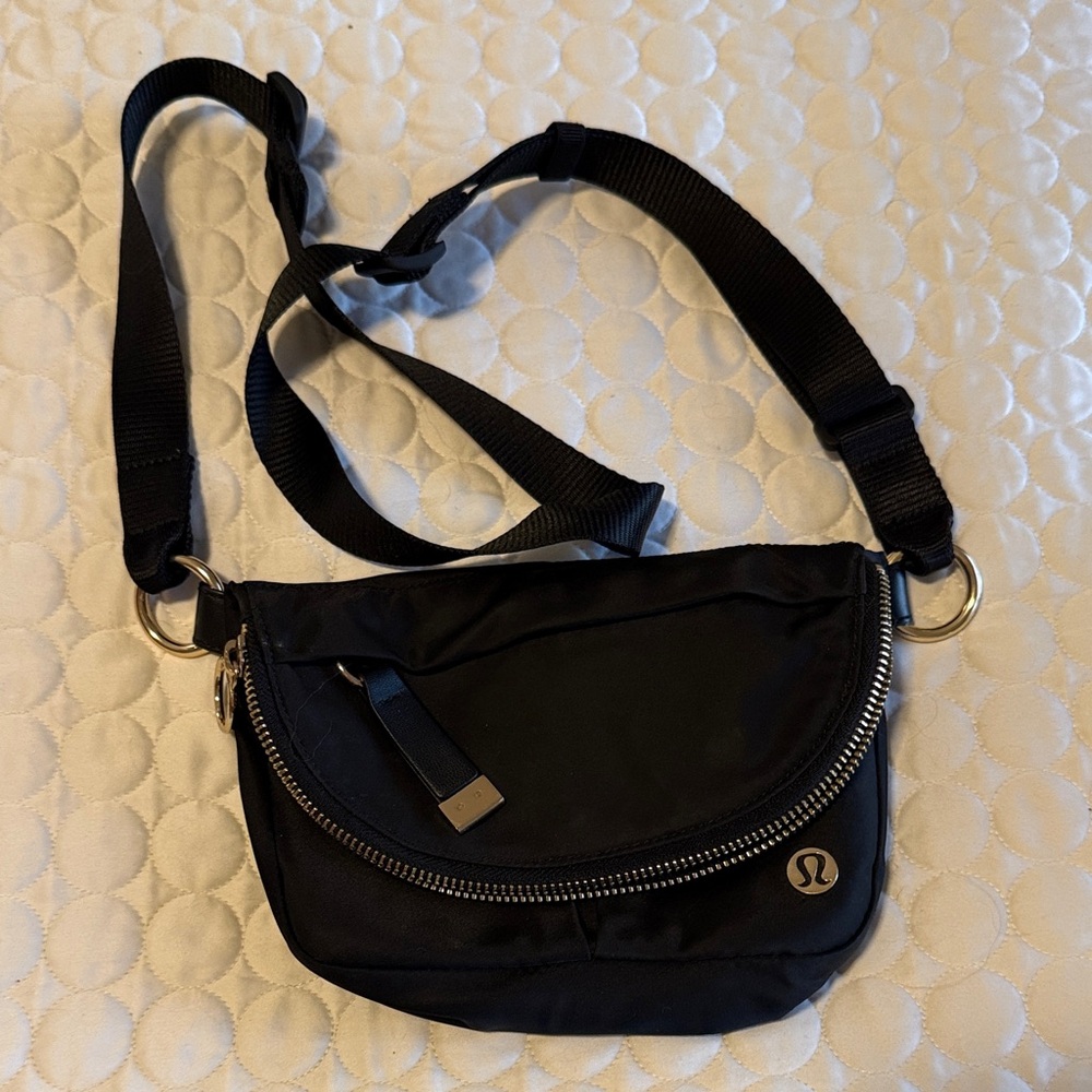 Lululemon Black Mini all night festival Bag
